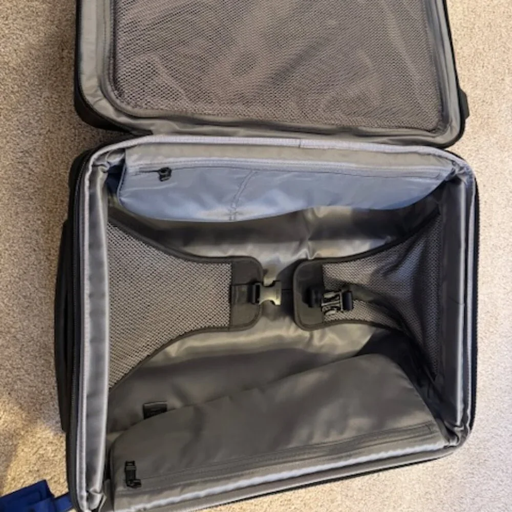 TUMI Alpha 2  21" Expandable Rolling 2-Wheeled Carry on suit case.  220211D2U - Picture 10 of 14